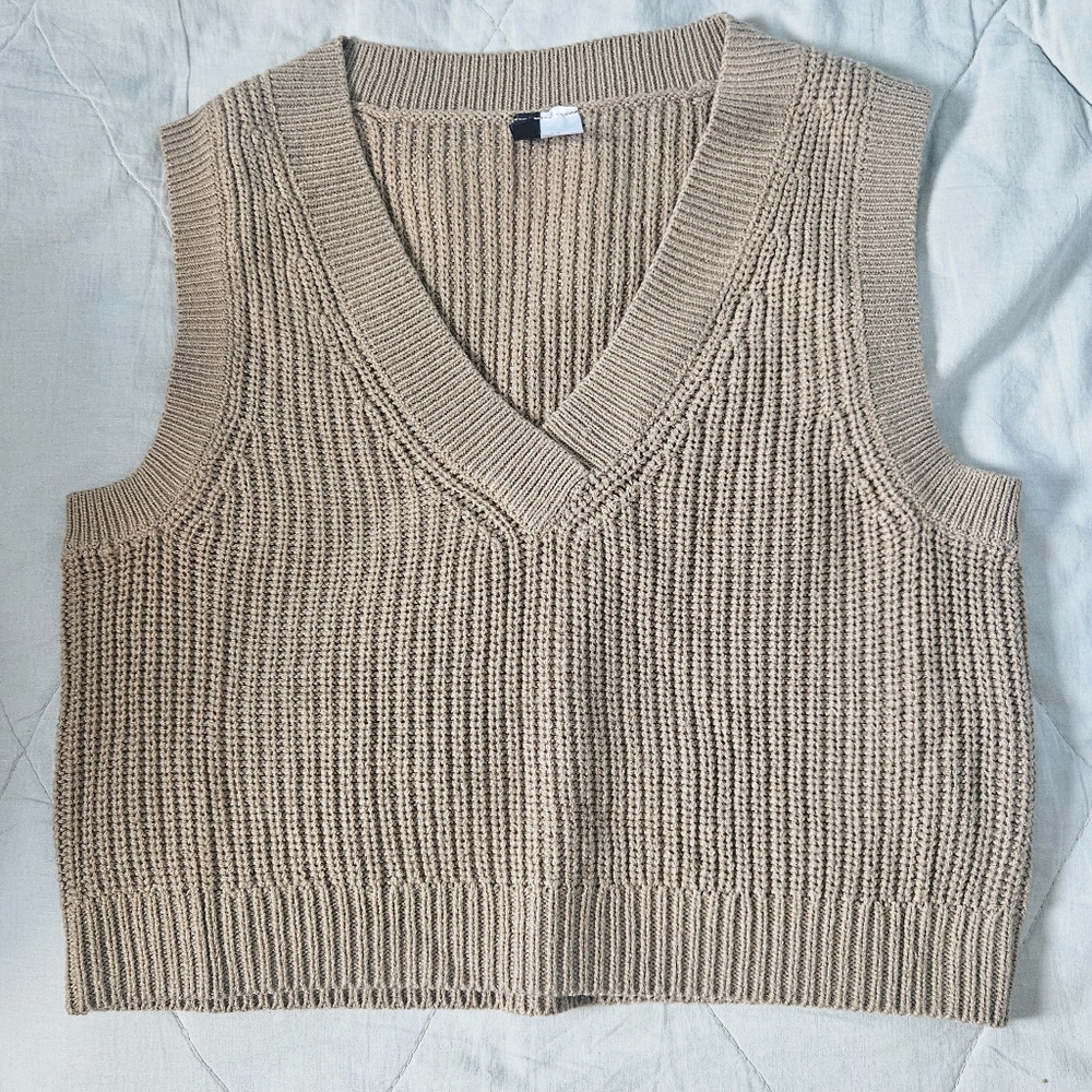 H&M Camel Beige Sweater Vest V-neck Cable Knit Medium